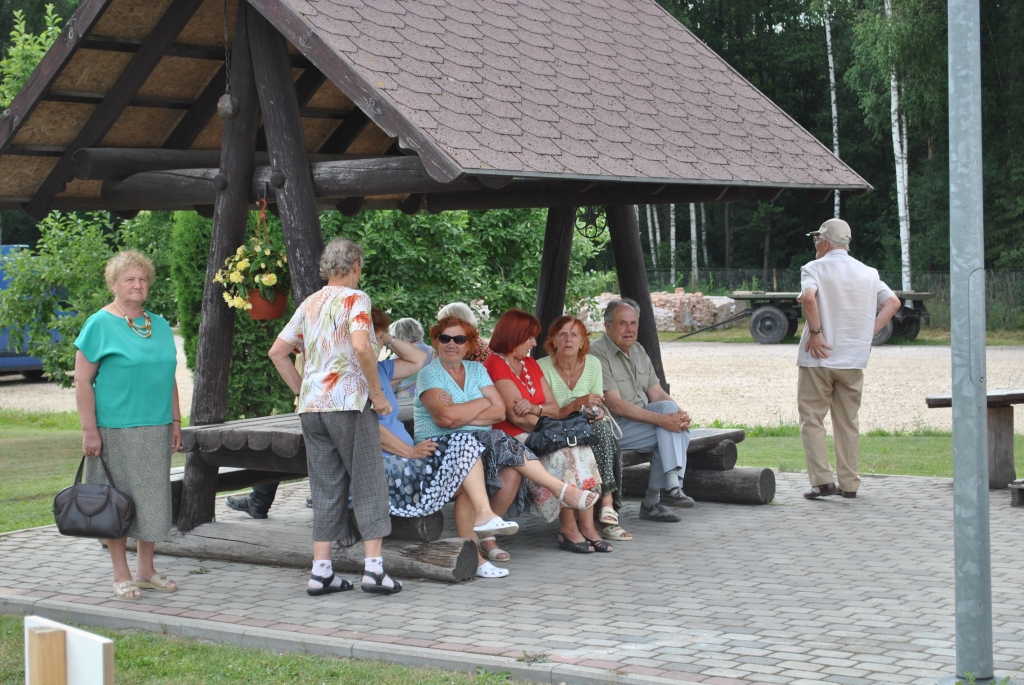 Mājupceļa pietura - pie Rubeņu veikaliņa...