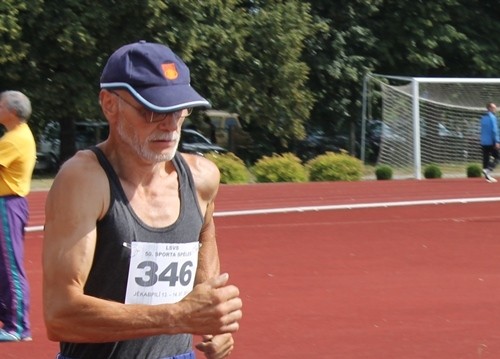 Juris Malnacis (Vieglatlētika)
Smiltenes novada soļošanas tradīcijas aktīvi cenšas popularizēt viens no novada cienījamākajiem sportistiem – Jānis Malnacis, kurš pērn uzvarēja Latvijas veterānu čempionātā soļošanā, kā arī ieguva vairākas citas godalgas šajā aizraujošajā vieglatlētikas disciplīnā.