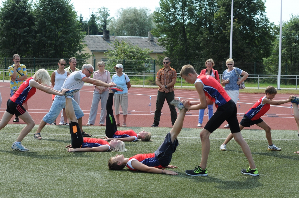 Vizītes laikā Krievijas pilsētas Porhovas sporta ekspertu delegācijai tika izrādīts arī tikko rekonstruētais Smiltenes stadions un sporta skolas vieglatlētikas grupas atklātais treniņš. Treniņa metodes piesaistīja arī vietējo sporta skolotāju interesi.