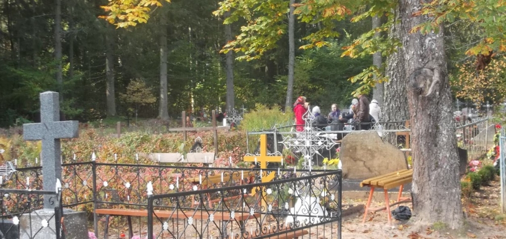  Blakus baznīcai izveidoja kapsētu.
Autors: Sarmīte Ozola