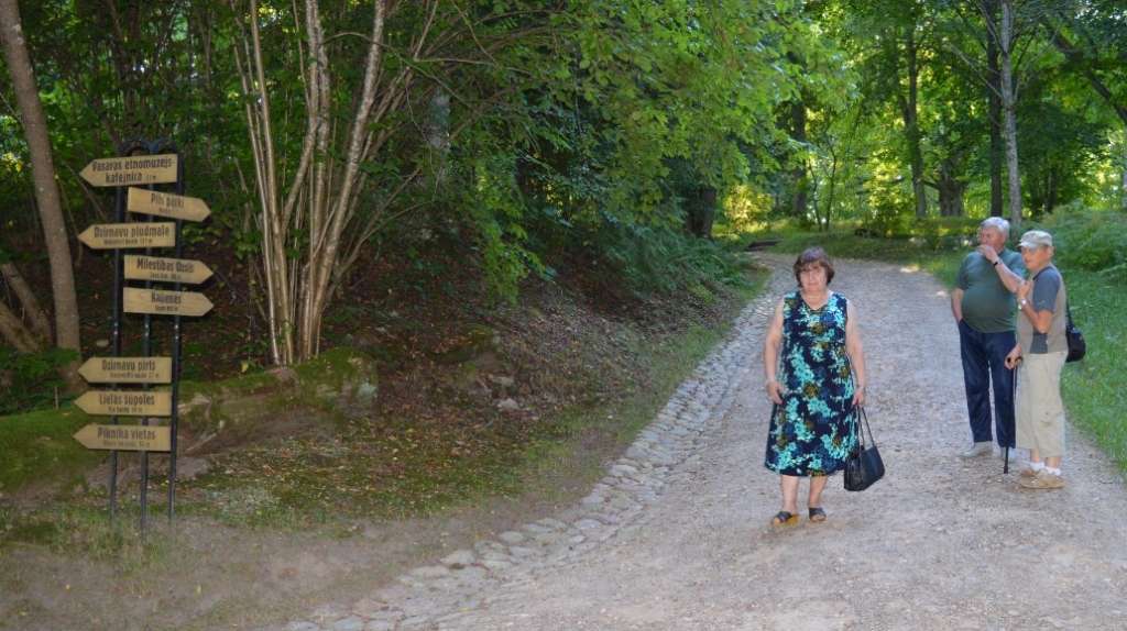 Autobuss gaida, pa takām un taciņām dodamies, lai brauktu mājup..Uz tikšanos nākamajā ceļojumā ..oktobrī!
Autors: Sarmīte Ozola