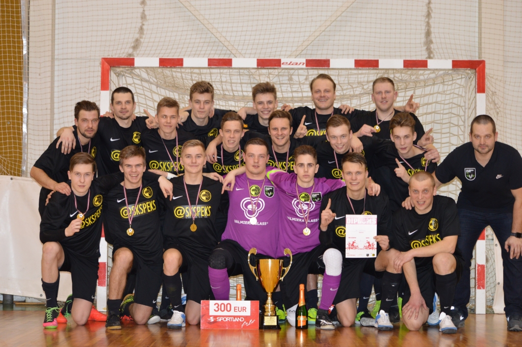 Finālspēlē uzvarēja un līdz ar to arī Vidzemes telpu futbola čempionāta kopvērtējumā pirmo vietu izcīnīja komanda “SK Spēks”
Autors: SANDRA PĒTERSONE