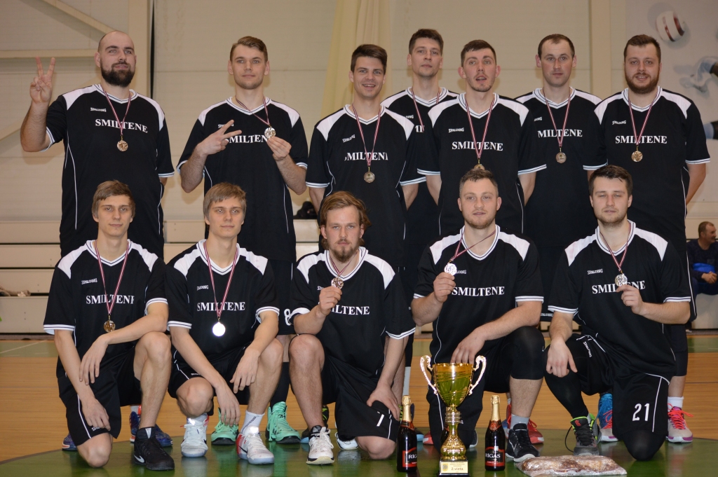 Otro vietu izcīnīja komanda “top!”: 1. rindā kreisās Jānis Žagars, Alberts Žagars, Mikus Bisenieks, Artis Joksts, Sandis Bukšs, 2. rindā no kreisās Kristaps Lapiņš, Kristaps Vergins, Mārtiņš Kudlāns, Māris Labsvīrs, Emīls Gailītis, Mareks Mazulis, Matīss Mežulis. 