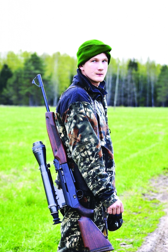 Ingars ir medību kolektīva „Vija” mednieks jau aptuveni astoņus gadus. Pagājusī medību sezona viņam bija visveiksmīgākā, jo izdevās nomedīt alni. Kā pats atzīst, diez vai ko tādu otrreiz izdosies atkārtot.
Autors: Lelde Atlāce