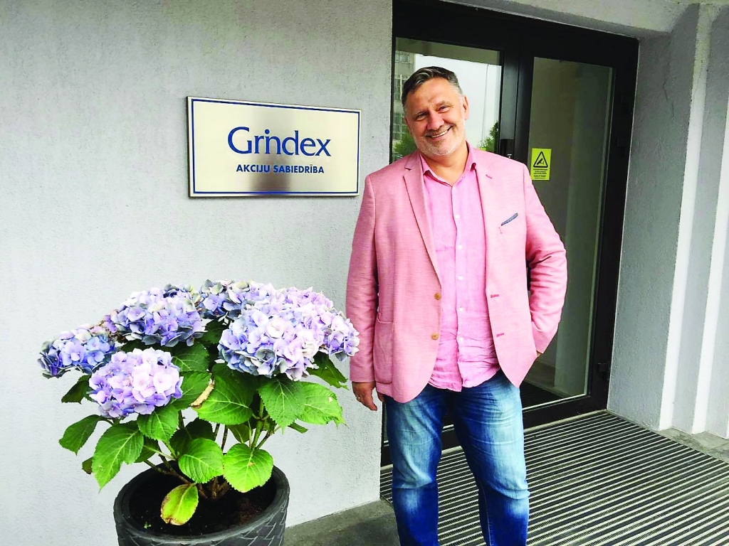 Bijušais valcēnietis Andris Jegorovs uzņēmumā “Grindeks” vada aktīvo farmaceitisko vielu ražotni. Uz dzimto pilsētu pie mammas atbraukt sanāk pārāk reti, jo dzīves intensitāte tik atbildīgā darbā ir milzīga, taču vecumdienās viņš labpāt dzīvotu tādā miera ostā kā Valka.
Autors: Ingūna Johansone