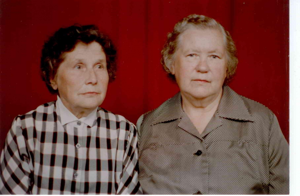 Judīte (no kreisās) ar savu cietuma “māšeli” Liliju satikās tieši pēc 50 gadiem kā abas lēģerī bija nofotografējušās. To secinot abas gājušas pie fotogrāfa, lai atmiņā saglabātos foto ar 50 gadu intervālu.
Autors: NO PERSONĪGĀ ARHĪVA