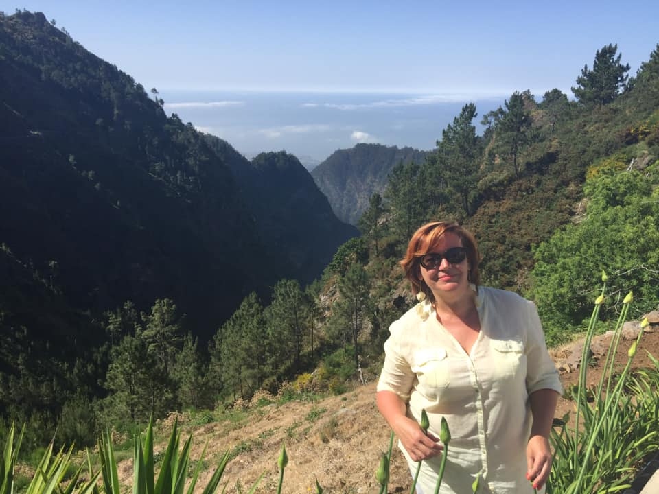 Teiciens, ka par kalniem skaistāki ir tikai kalni, ir precīzs. Madeira pati ir viens liels kalns un, kur vien skaties, tie ir klātesoši.