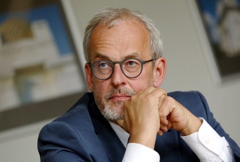 Roberts Zīle: “Pirmā un lielākā kļūda bija Eiropas Komisijas nespēja adekvāti reaģēt uz krīzes pirmajiem momentiem, tostarp saistībā ar pilnīgu solidaritātes trūkumu medicīnas un aizsarglīdzekļu piegādē tobrīd vissmagāk skartajām dalībvalstīm”
Autors: Edijs Pālens/LETA