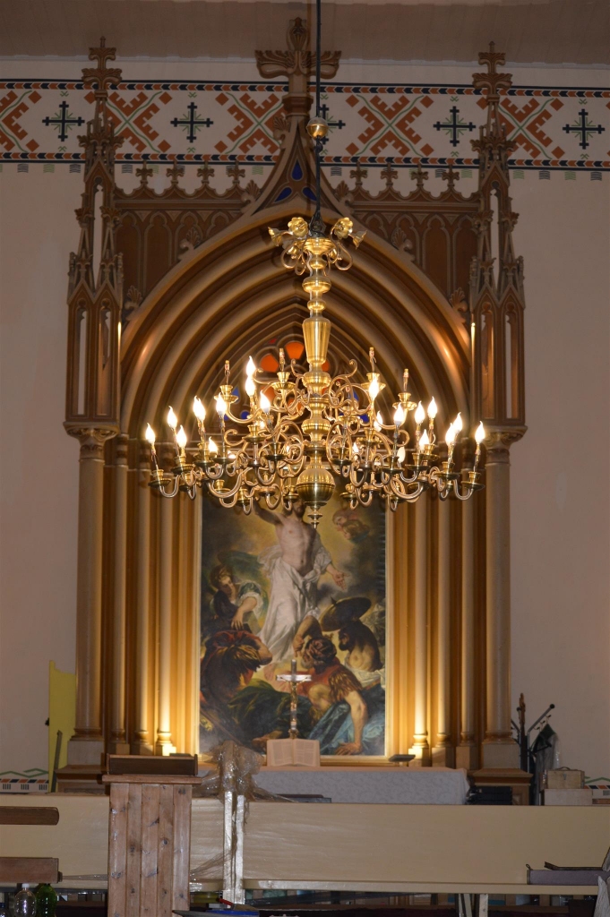 Smiltenes baznīcas altāra retablu (vertikālo daļu aiz altāra), kas bagātīgi rotāts gotiskiem dekora elementiem, darinājis Pērnavas galdniekmeistars Johans Mihaels Albrehts. Altārgleznas “Kristus augšāmcelšanās” autors ir Ernsts Frīdrihs fon Lipharts.
Autors: Sandra Pētersone