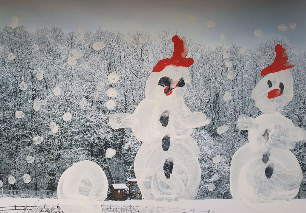Roja Atara (3 gadi) ziemas prieku zīmējums