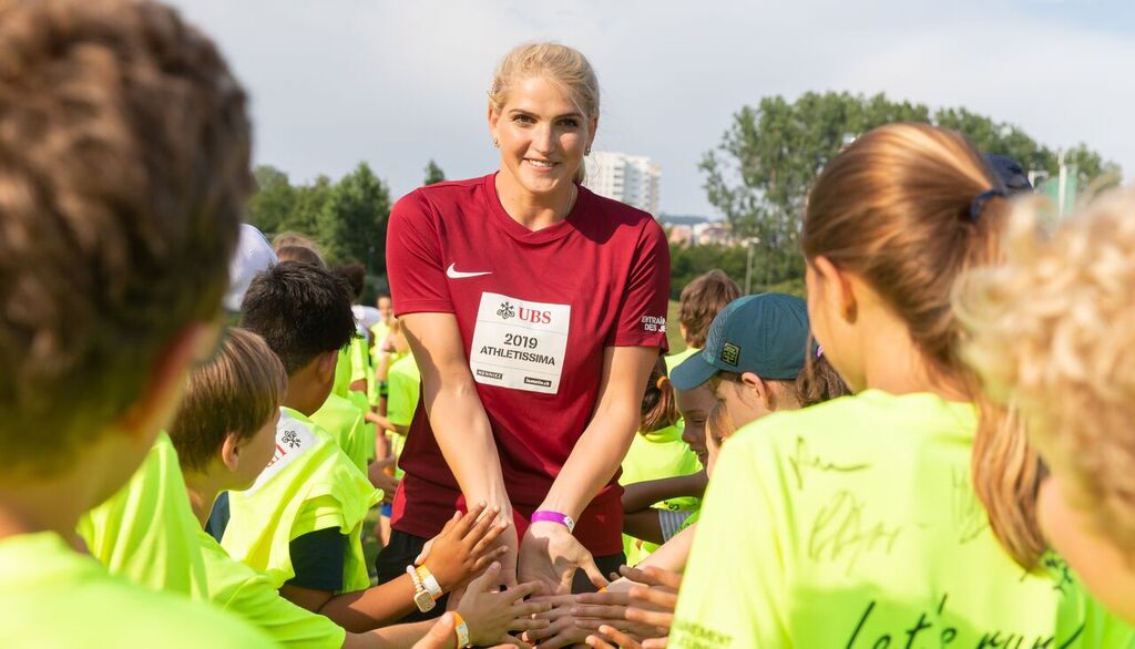 Līnai Mūzei sociālajos tīklos ir ļoti daudz sekotāju, arī bērni un pusaudži. Daudzi bērni sociālajos tīklos sportistei raksta un taujā, vai Līna varētu būtu viņu trenere.