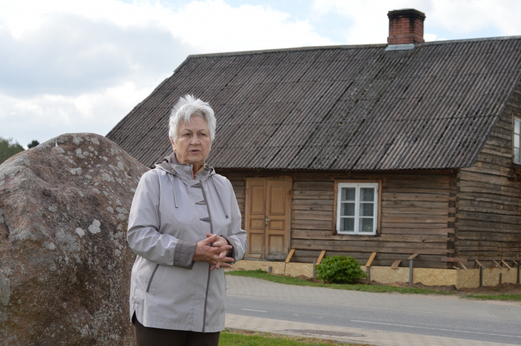 Elīnas Zālītes memoriālās mājas Apē (attēlā) vadītāja Irēna Meistere ir īstais cilvēks īstajā vietā, – par izcilo novadnieci ir gatava stāstīt daudz un no sirds.