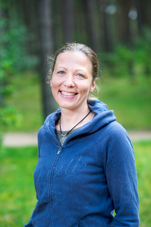Latvijas Dabas fonda padomes locekle Inga Račinska visvairāk satraucas par to, kas Latvijā notiek ar dabiskajām pļavām, – tās izzūd, jo vai nu aizaug ar krūmiem un kokiem (mežu), vai arī lauksaimnieki tās uzar un pārvērš par aramzemēm.
Autors: Latvijas Dabas fonds