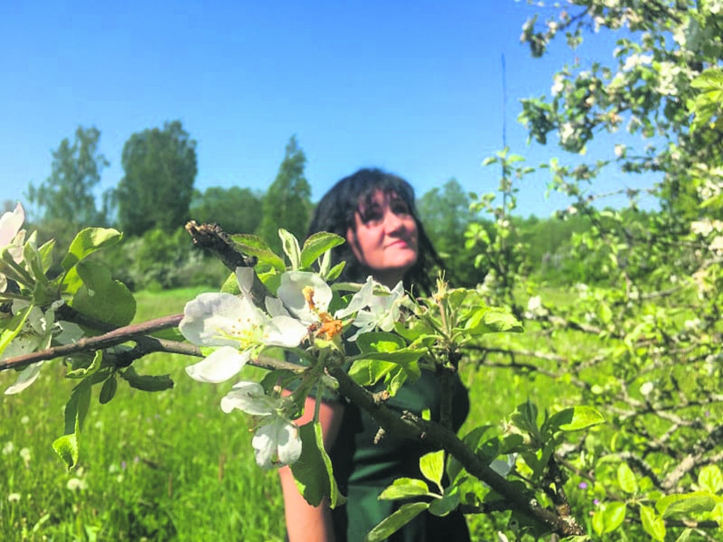 Topošā aromterapeite dzīvo saskaņā ar darbu un apgūst arvien vairāk zinību, kas palīdz dabā gūtās vielas izmantot veselībai un skaistumam.
