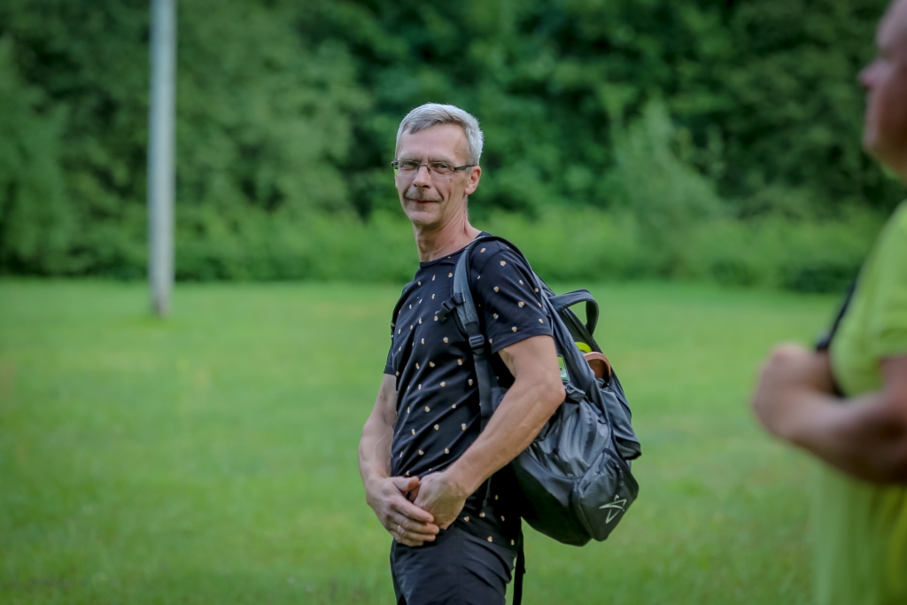 Palsmanietis Atis Skaris stāsta, ka diskgolfs ir labs veids, kā atslēgties no ikdienas rutīnas. Esot laukumā, dalībnieks fokusējas tikai uz spēli.
