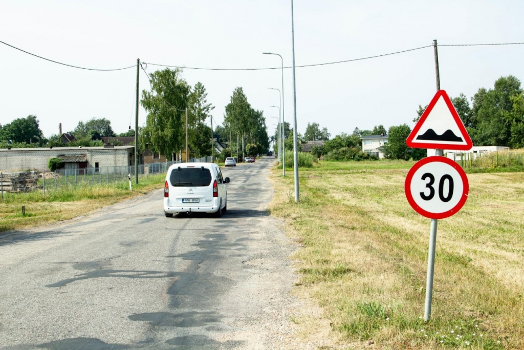 Vissliktākajā stāvoklī pirms gaidāmā remonta ir Louna ielas segums. 
                                                                                                                   
Autors: Tīts Loims
